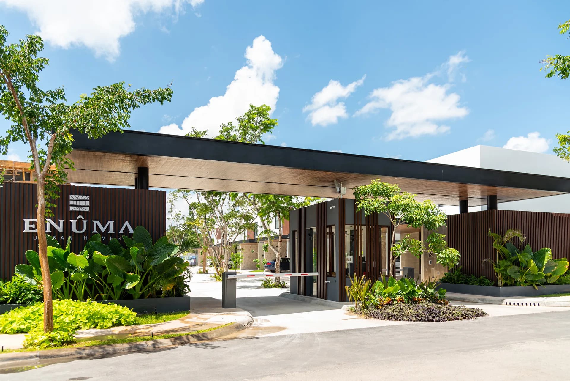 Fachada del desarrollo Enuma Urban Homes en Mérida